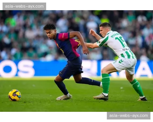 巴萨2-2战平那不勒斯，莱万补时阶段点射救主